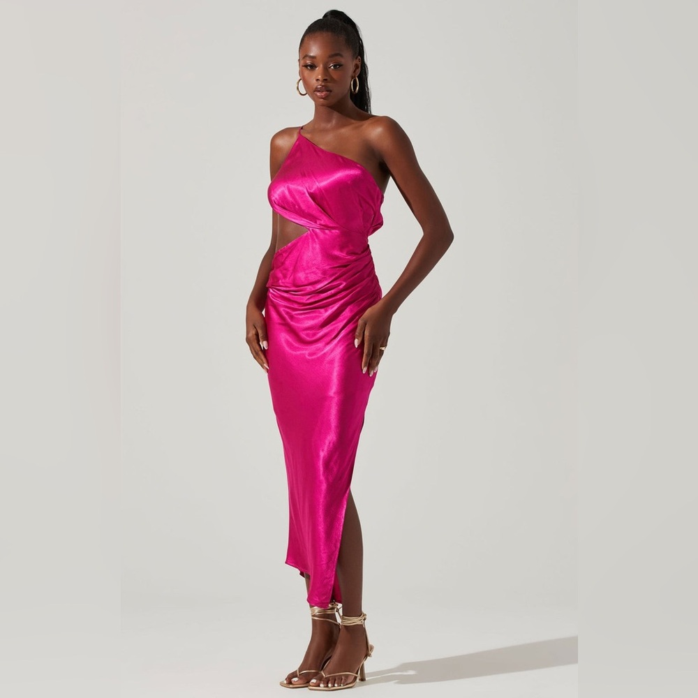 ASTR the Label Martina Dress in Fuchsia - Picture 2 of 11